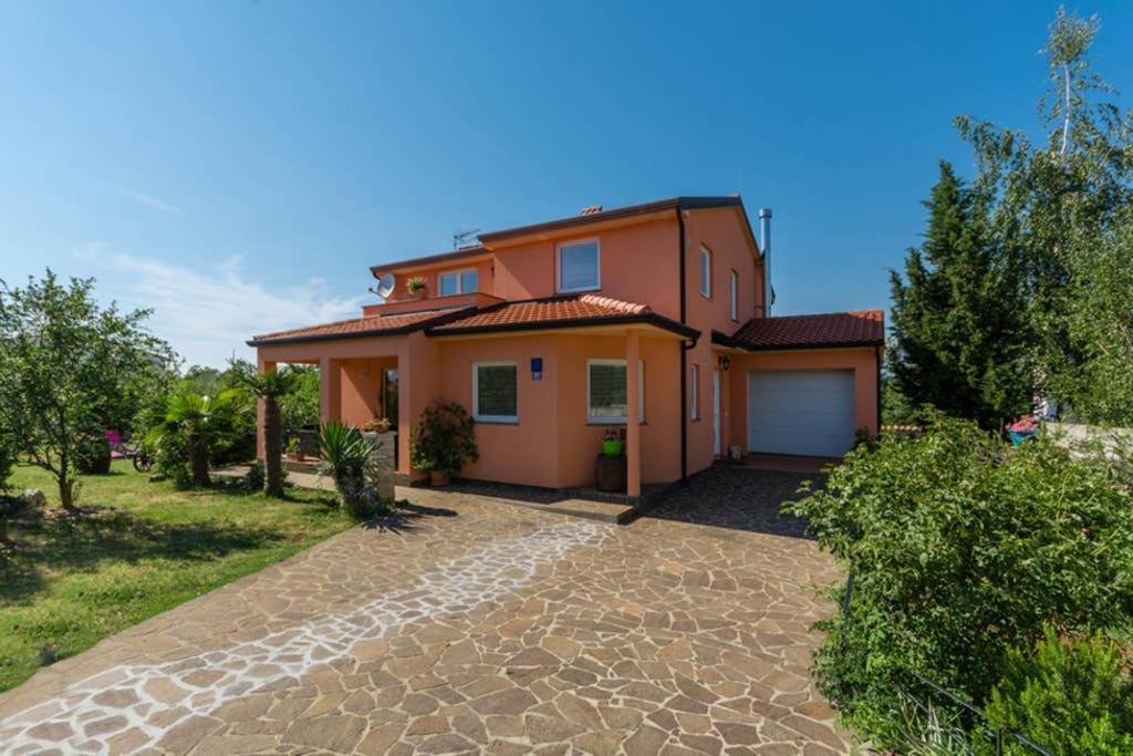 Stela Porec
