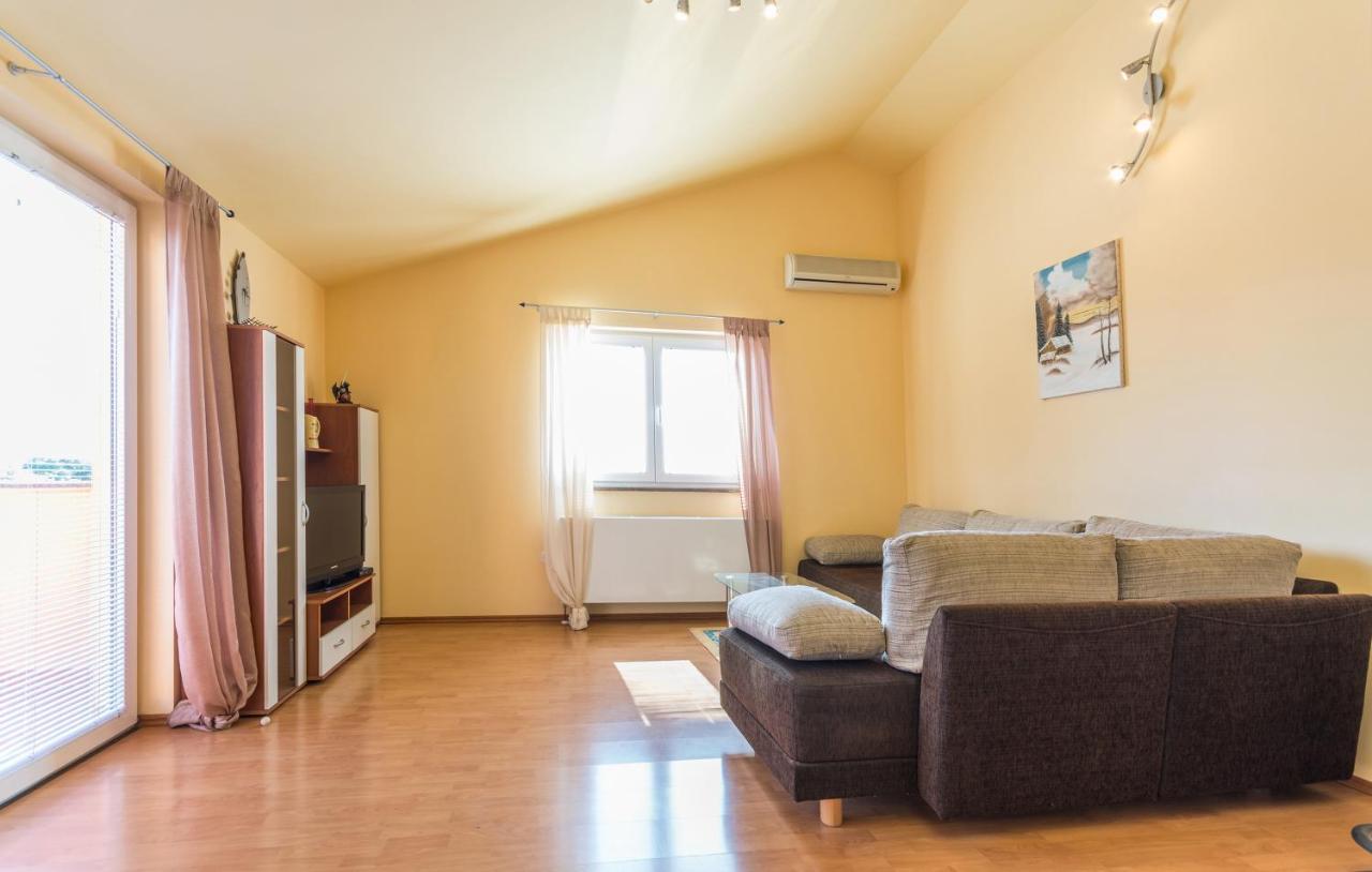 Stela Porec